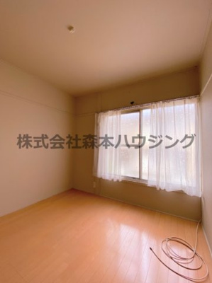 【洋室】 | 　門真市岸和田2丁目15テラスハウス | 個人の部屋や寝室として使える洋室です
2階