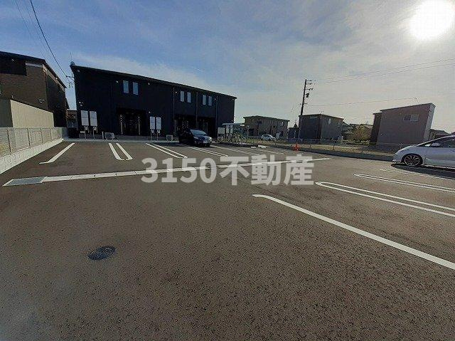 ＬａＬａＬａ　Ｓａｋａｉ　Ⅱの駐車場|駐車場に車を止められます