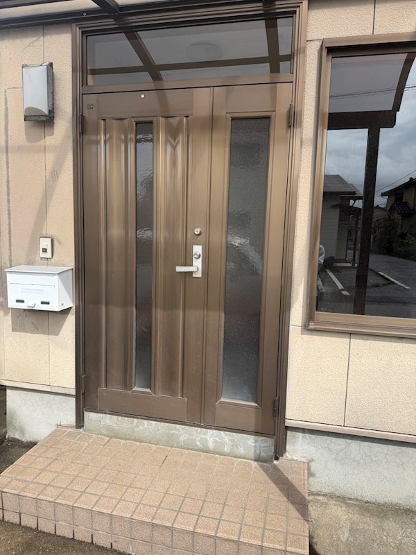 エースレーベンの玄関