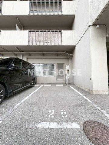 パレ北加賀屋の駐車場