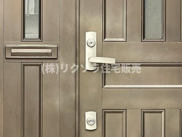 豊野町　中古一戸建ての防犯設備|ツーシリンダー錠
■物件内覧・資金計画相談・住宅ローン相談、リフォーム相談、お問合せ受付中■
※当日・翌日のご内覧、ご相談はお電話でのお問合せがスムーズです！