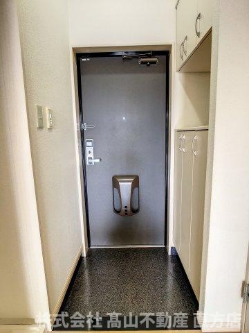直方市大字上頓野のアパートの玄関