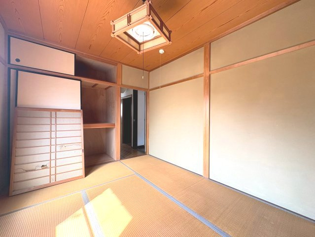 長岡京市緑が丘の和室|弊社グループ会社にて、リフォームプランのご提案も可能です。
お気軽にご相談ください(^^)