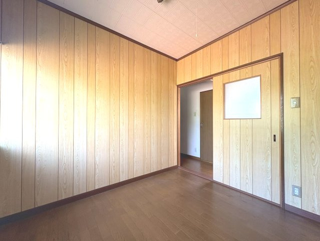 長岡京市緑が丘の洋室|2階洋室（約4.5帖）
書斎・趣味部屋にちょうど良い洋室です！