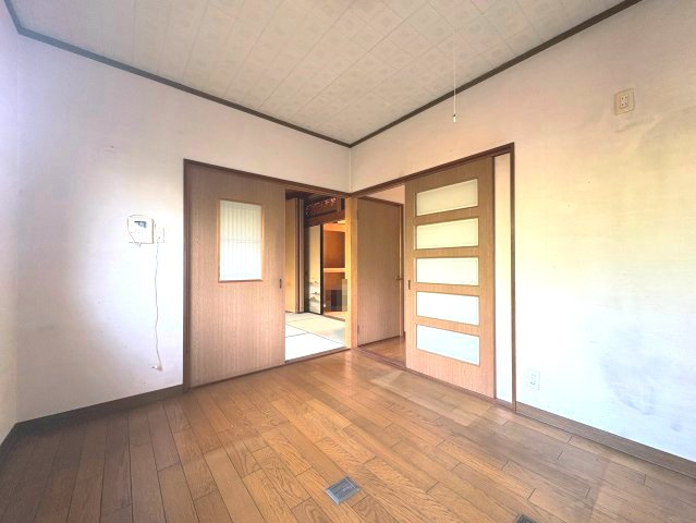 長岡京市緑が丘のダイニング|約6.75帖のダイニングは、家族の会話が弾む心地よい空間です！