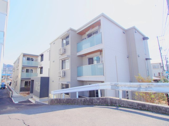 ファミールMNKの外観