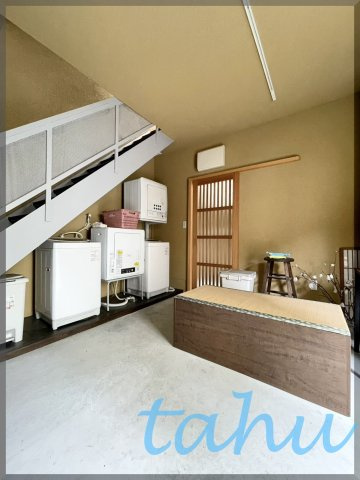 荒川区西日暮里１丁目のアパートのエントランス