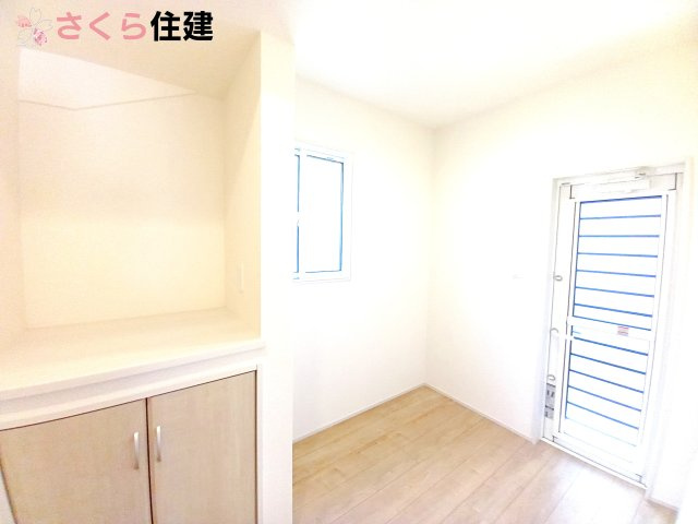 宇都宮市東原町　2号棟の収納|キッチンからつながる個室は家事室があり食材のストック部屋としてもよいスペースがあります							
