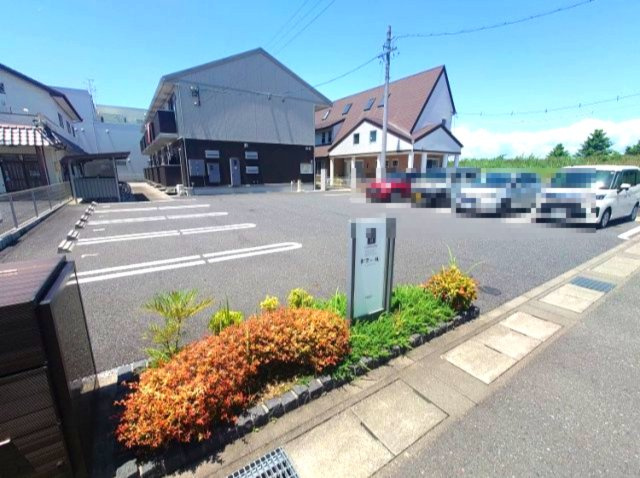 ドミールの駐車場