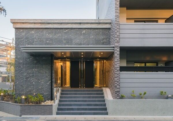 S-RESIDENCE上社南amanteのエントランス