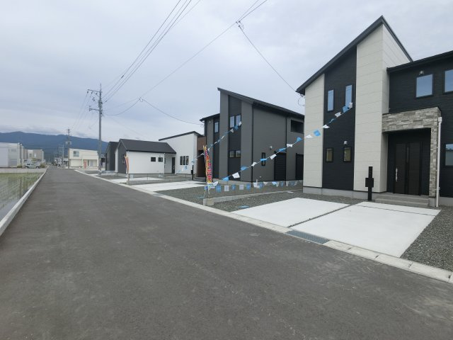 小城市三日月町長神田9期　2号棟の前面道路含む現地写真|前面道路含む現地写真です