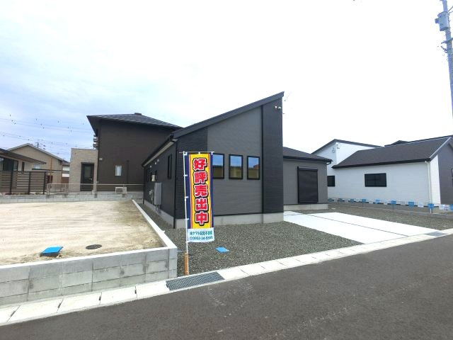 小城市三日月町長神田9期　2号棟の前面道路含む現地写真|前面道路含む現地写真です