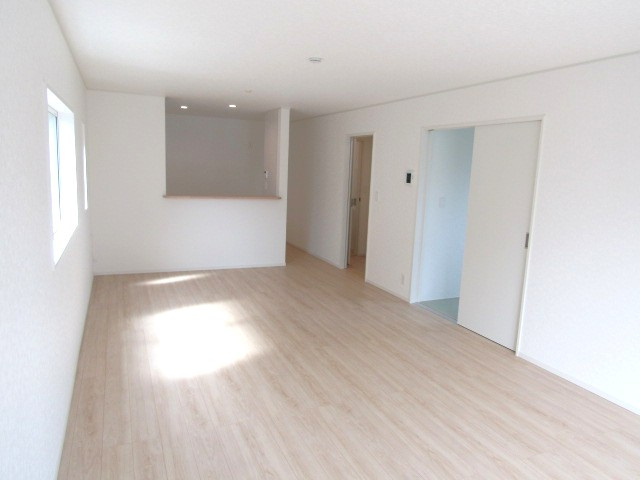 【居間・リビング】 | クレイドルガーデン甲府市富竹第5　3号棟 | 居間です