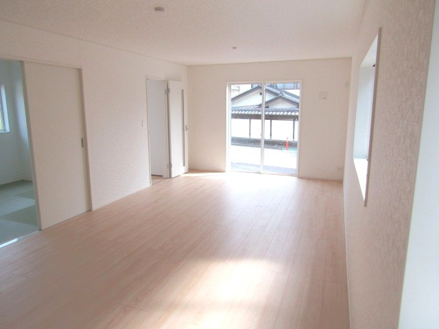 【居間・リビング】 | クレイドルガーデン甲府市富竹第5　3号棟 | 使いやすい居間です