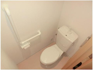 シンプルで使いやすいトイレです♪
