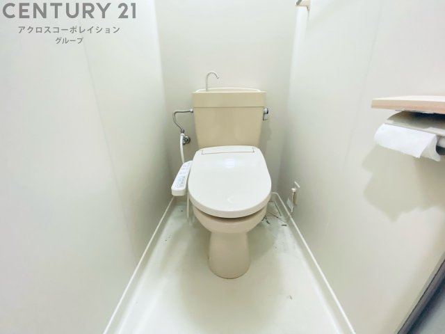 温水洗浄便座付きのトイレです♪