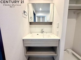 温水洗浄便座付きのトイレです♪