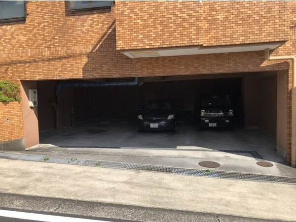 つつじヶ丘パークマンションの駐車場