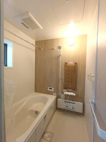 八潮市　鶴ケ曽根　新築戸建　全1棟の浴室|落ち着いた空間のお風呂です