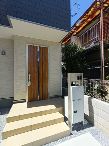 八潮市　鶴ケ曽根　新築戸建　全1棟の玄関|きれいな玄関です