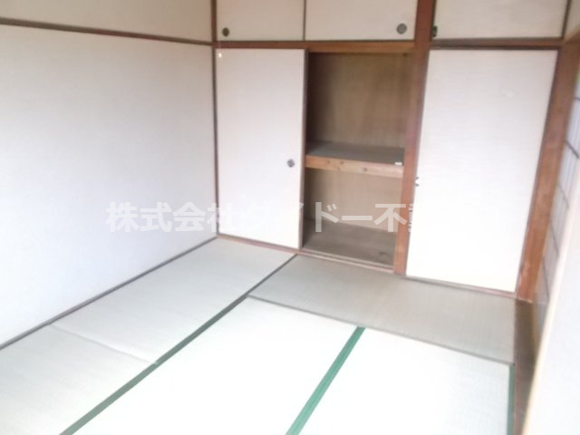 穴井ビルの和室
