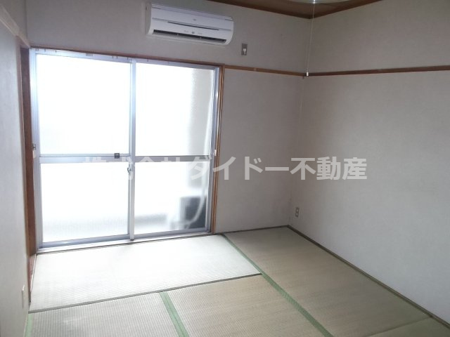 穴井ビルの和室