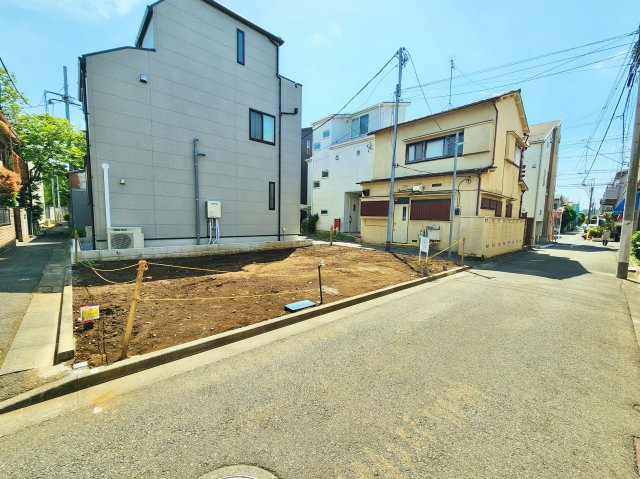 北区赤羽台4丁目 限定1区画の外観|【開放感溢れる三方角地の贅沢な売地】
人気の赤羽エリア♪
バス停も徒歩1分　3路線利用可能で利便性の良い立地です