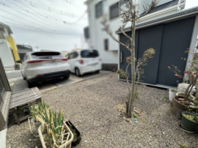 姫路市西庄の庭|【庭】
庭の前にはカースペースがあり、車を停めていると外からの目線が届きにくいです。
