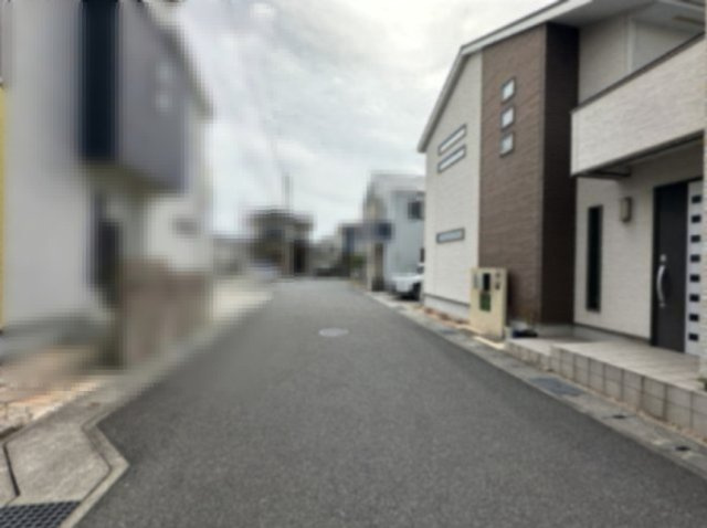 姫路市西庄の前面道路含む現地写真|【前面道路含む現地写真】
舗装された前面道路は、歩きやすさと視認性に優れ、自転車やベビーカーでの走行もスムーズです。