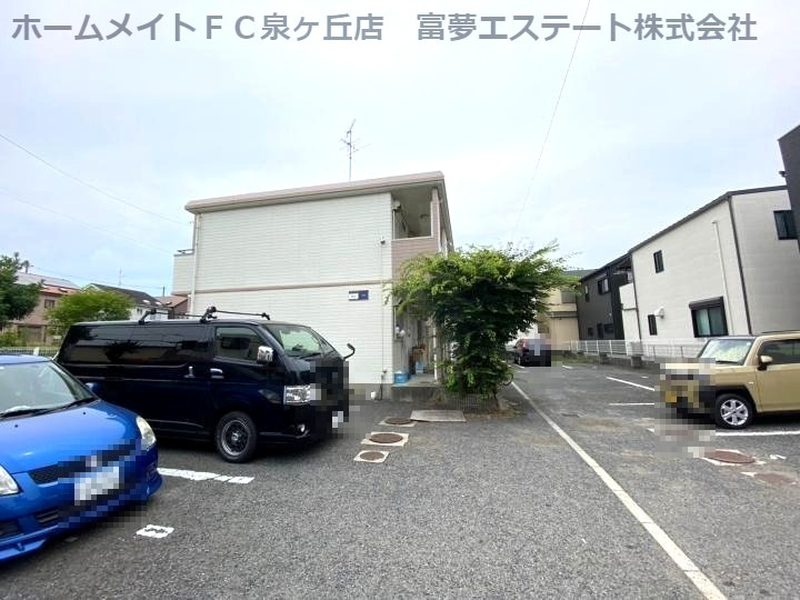 リックスB棟の駐車場