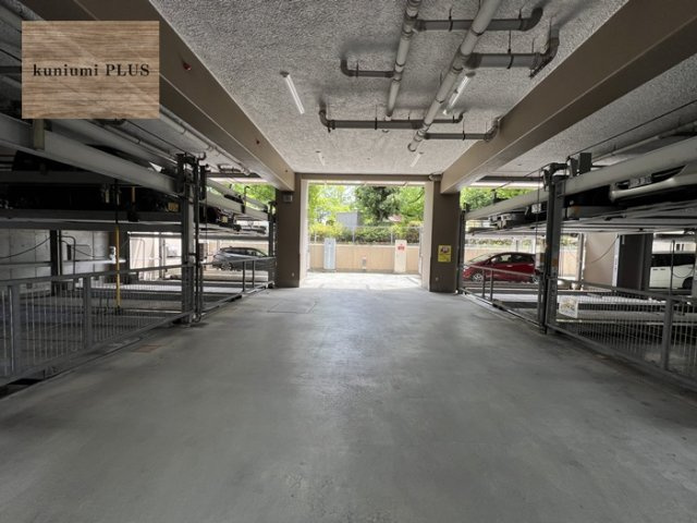 ハーティス城東の駐車場