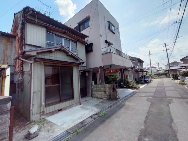 愛知県愛西市町方町彦作堤外戸建ての前面道路含む現地写真|前面道路含む現地写真です