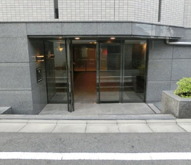 ルーブル鷺宮参番館のエントランス