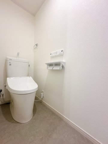 松栄レックスマンションのトイレ|トイレです。あると嬉しいウォシュレット付きです◎