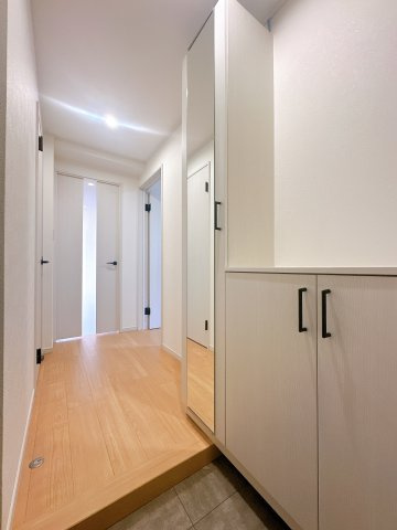 松栄レックスマンションの玄関|玄関です。
大容量なので震災時の備蓄も収納可能です♪
