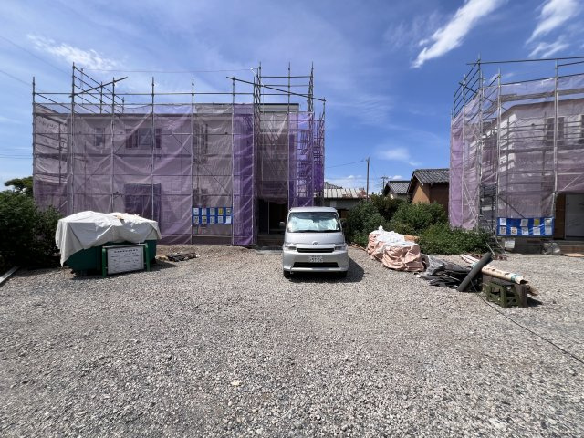 新築　藤岡市下戸塚　Livele Garden.S　1号棟の駐車場|現地写真　駐車スペースは並列2台分可能です！
