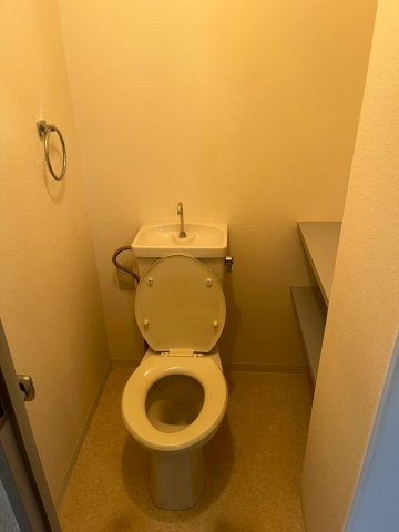 グランピア今津のトイレ|清潔感のあるトイレです