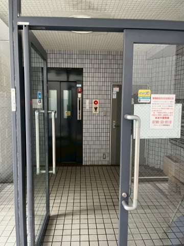 グランピア今津のエントランス|落ち着いたエントランスです