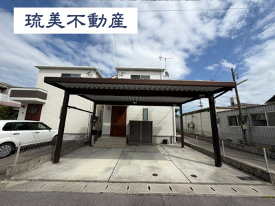 【外観】 | 沖縄市登川（カーポート太陽光パネル付き） | 並列駐車2台可♪カーポート太陽光パネル付き♪