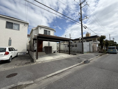【外観】 | 沖縄市登川（カーポート太陽光パネル付き） | 並列駐車2台可♪カーポート太陽光パネル付き♪
