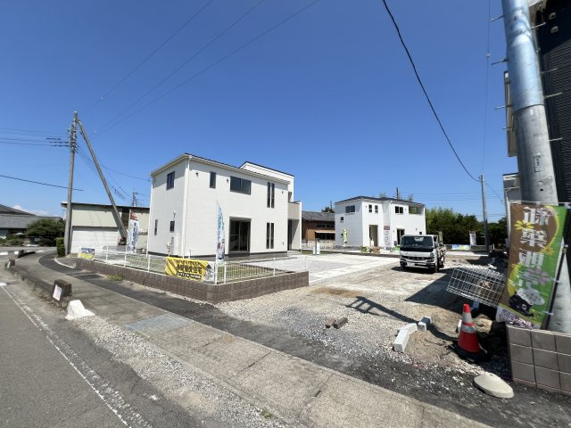 新築　藤岡市下戸塚　Livele Garden.S　2号棟の前面道路含む現地写真|現地写真　北側接道幅員約3ｍ　西側接道幅員約7.2ｍ