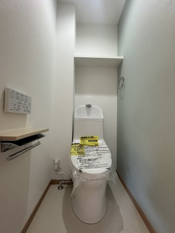 愛宕山ハイリビングのトイレ|縦型トイレはお掃除などお手入れがしやすく常に清潔に保ちやすいですよ♪