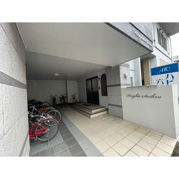 ハイツ西郊の外観