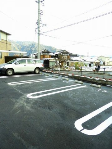 ソラ－ナ　Ⅲの駐車場|駐車場があるので、車を買う予定の方も安心です