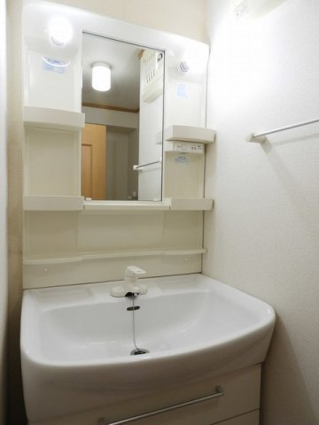 グレース・ＡＫＩ壱番館の洗面所|脱衣スペースもあります