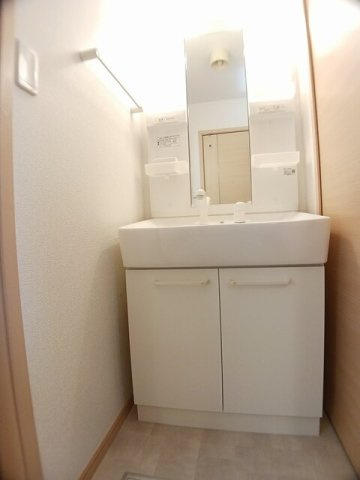 エテルノ・アロッジオ弐番館の洗面所|使いやすい洗面所です