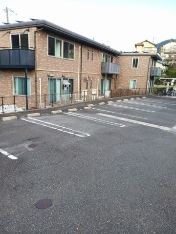 エテルノ・アロッジオ弐番館の駐車場|駐車場です