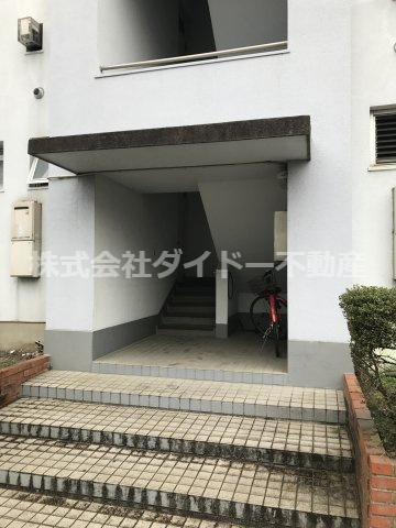 横田コーポのエントランス