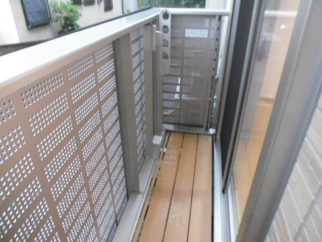 熊本市東区健軍４丁目のアパートのバルコニー