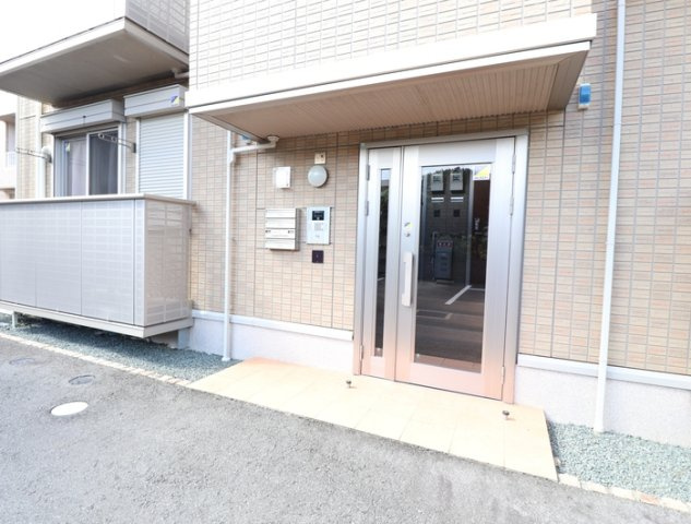 熊本市東区健軍４丁目のアパートのエントランス